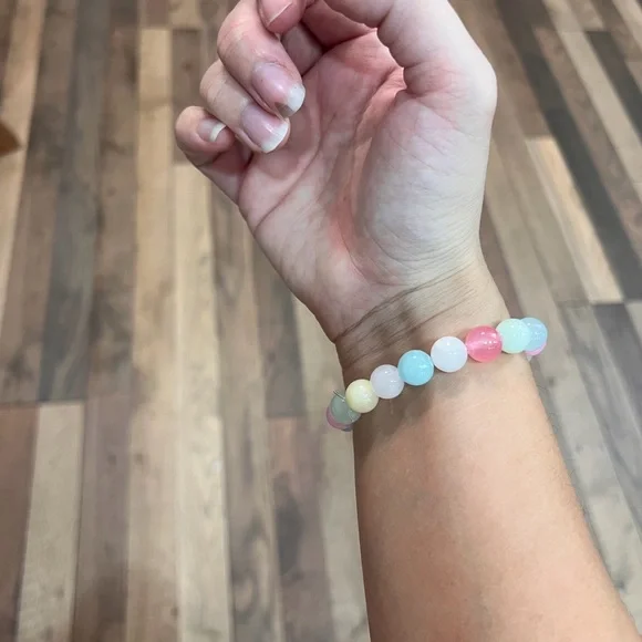 Pastel Beaded Bracelet - Picture 2 of 3